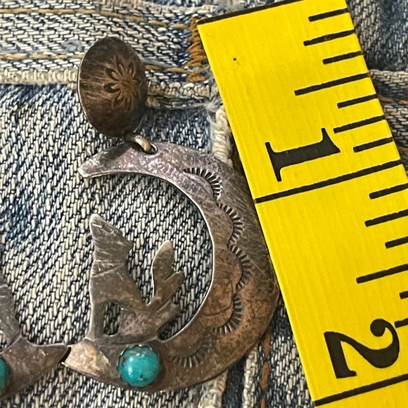 Native American vintage Silver Wolf Crescent Moon Earrings - Picture 7 of 10